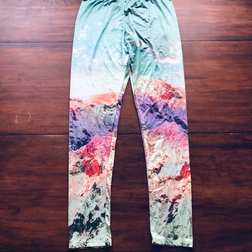 Mountain Scenic Leggings